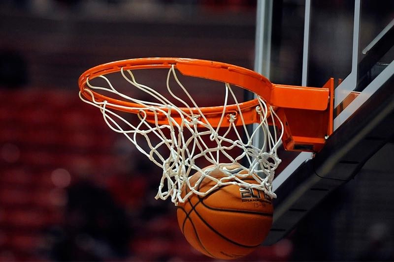 米乐公司一套乒乓球台和发球机