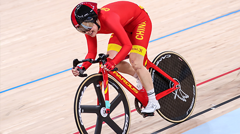 米乐室内健身操男人